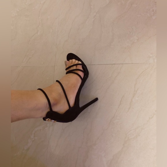 Black stilettos by Forever21 - Picture 3 of 12
